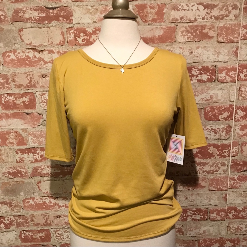Medium mustard LuLaRoe GiGi tee!